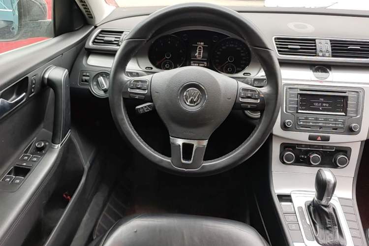 Used Volkswagen Magotan 2016 1.8TSI Smart Comfort Model Steering Wheel