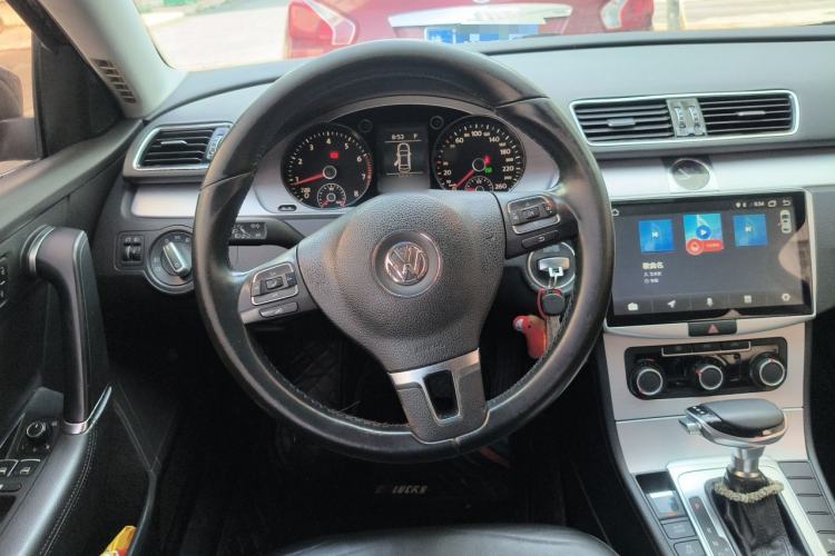 Used Volkswagen Magotan 2016 1.8TSI Smart Comfort Model Steering Wheel