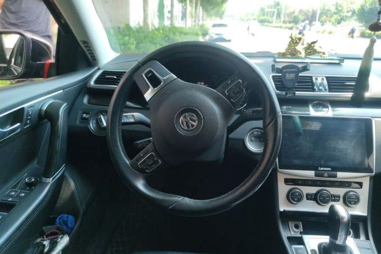 Used Volkswagen Magotan 2016 1.8TSI Luxury Comfort Model Steering Wheel