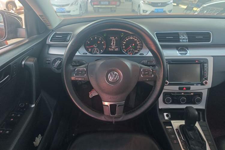 Used Volkswagen Magotan 2016 1.8TSI Smart Comfort Model Steering Wheel