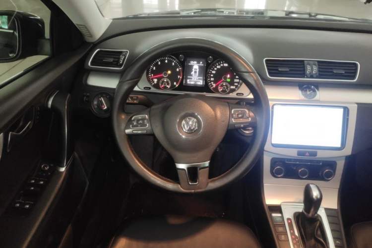Used Volkswagen Magotan 2016 1.8TSI Smart Comfort Model Steering Wheel