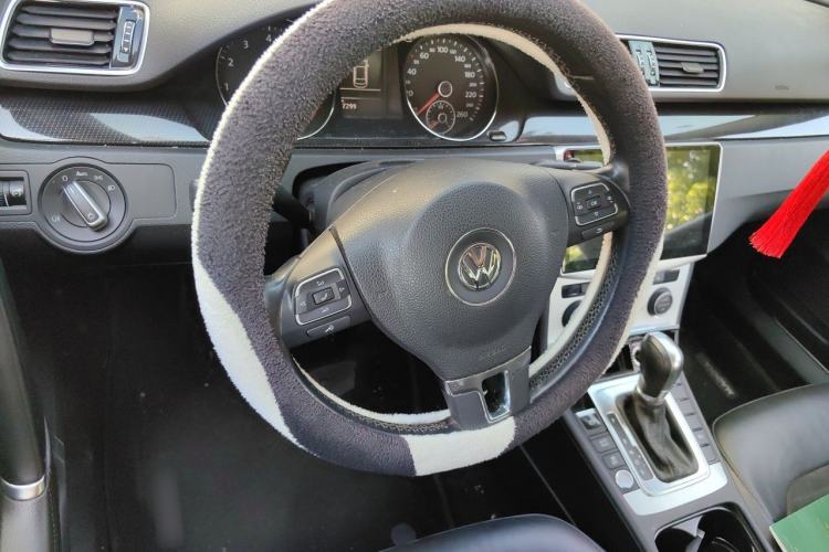 Used Volkswagen Magotan 2016 1.8TSI Luxury Comfort Model Steering Wheel