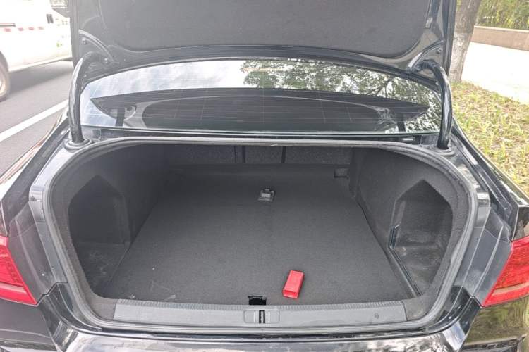 Used Volkswagen Magotan 2016 1.8TSI Smart Comfort Model Trunk