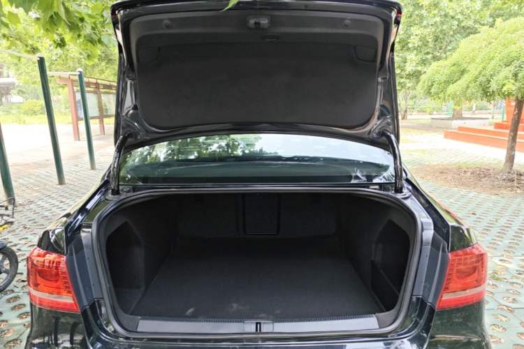 Used Volkswagen Magotan 2016 1.8TSI Smart Comfort Model Trunk