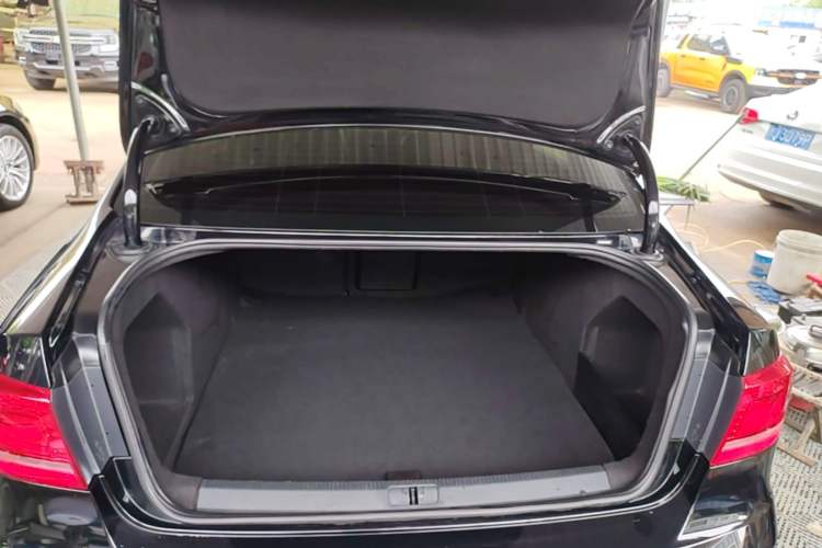 Used Volkswagen Magotan 2016 1.8TSI Smart Comfort Model Trunk