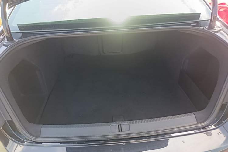 Used Volkswagen Magotan 2016 1.8TSI Smart Enjoyment Leading Model Trunk