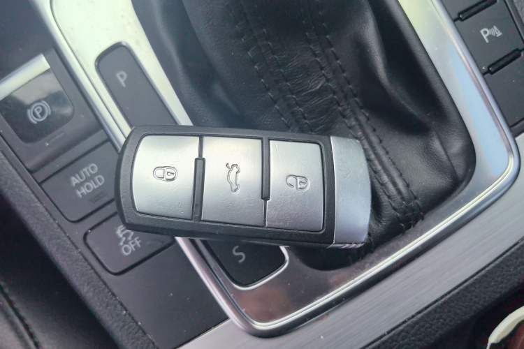 Used Volkswagen Magotan 2016 1.8TSI Smart Comfort Model Vehicle Key