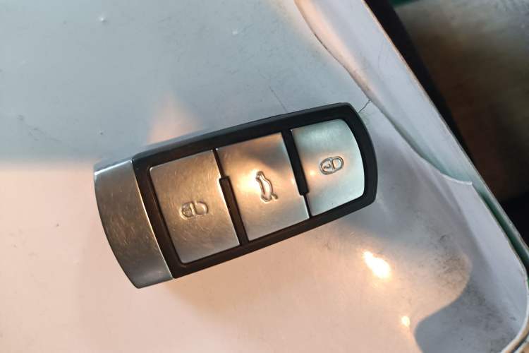 Used Volkswagen Magotan 2016 1.8TSI Luxury Comfort Model Vehicle Key