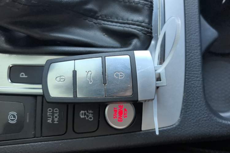 Used Volkswagen Magotan 2016 1.8TSI Luxury Comfort Model Vehicle Key