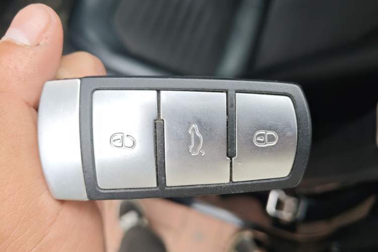 Used Volkswagen Magotan 2016 1.8TSI Luxury Comfort Model Vehicle Key