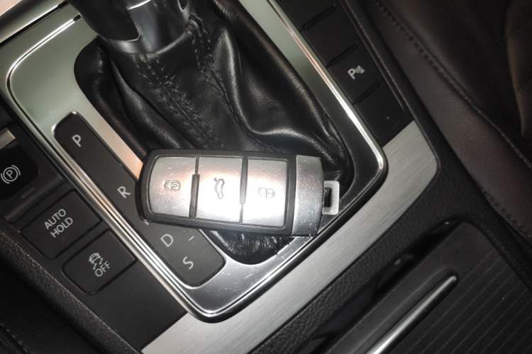 Used Volkswagen Magotan 2016 1.8TSI Smart Comfort Model Vehicle Key