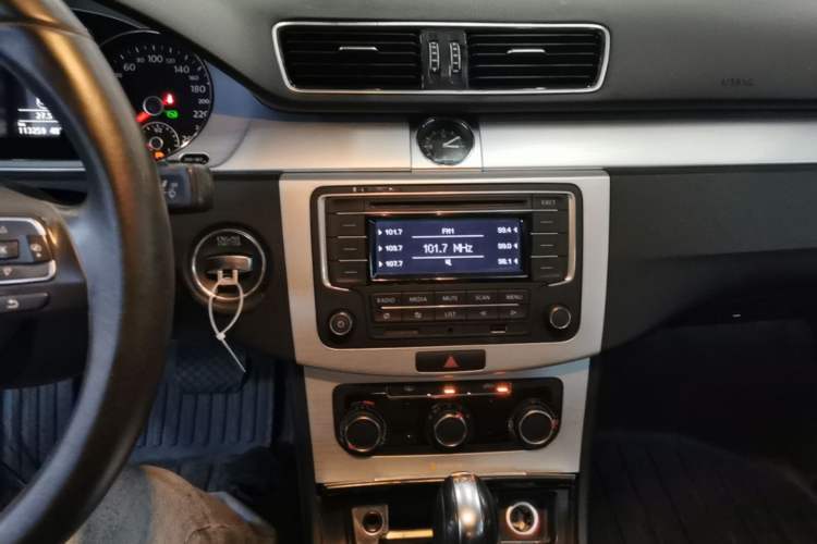 Used Volkswagen Magotan 2016 1.8TSI Smart Comfort Model Audio And AC Panel