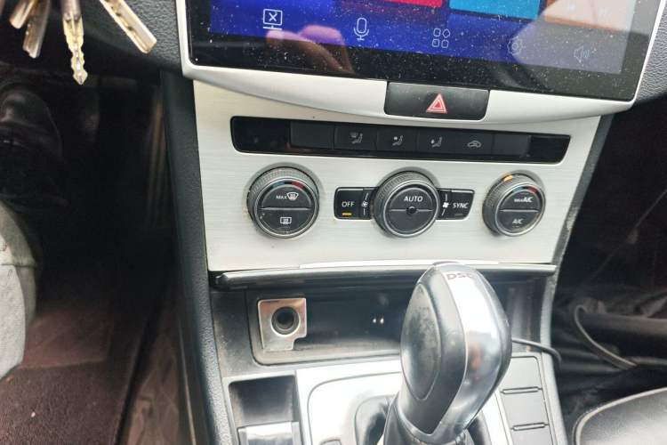 Used Volkswagen Magotan 2016 1.8TSI Smart Enjoyment Leading Model Audio And AC Panel