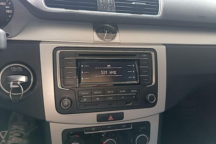 Used Volkswagen Magotan 2016 1.8TSI Smart Comfort Model Audio And AC Panel