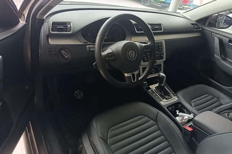Used Volkswagen Magotan 2016 1.8TSI Smart Comfort Model Center Console