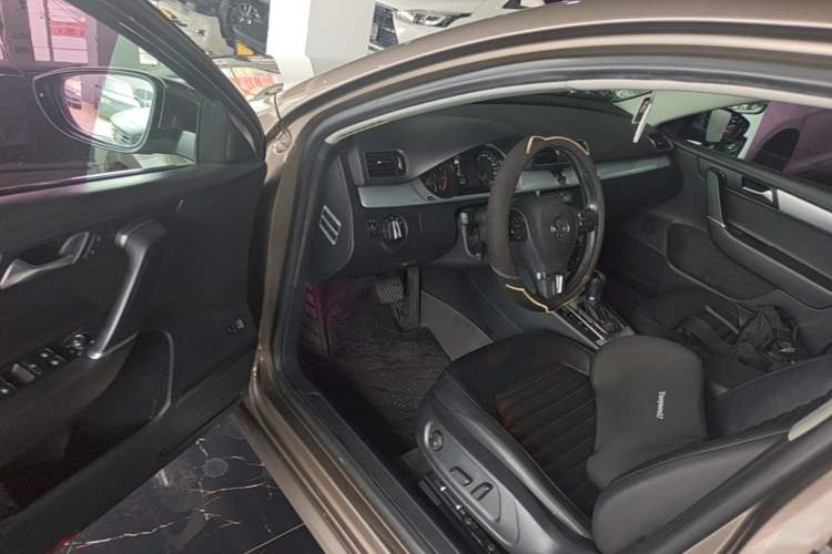Used Volkswagen Magotan 2016 1.8TSI Smart Comfort Model Driver Seat