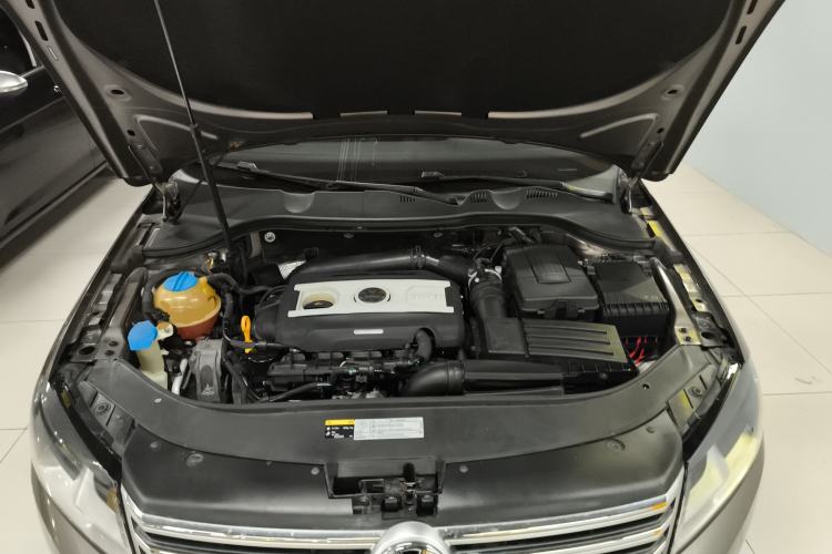 Used Volkswagen Magotan 2016 1.8TSI Smart Comfort Model Engine Bay