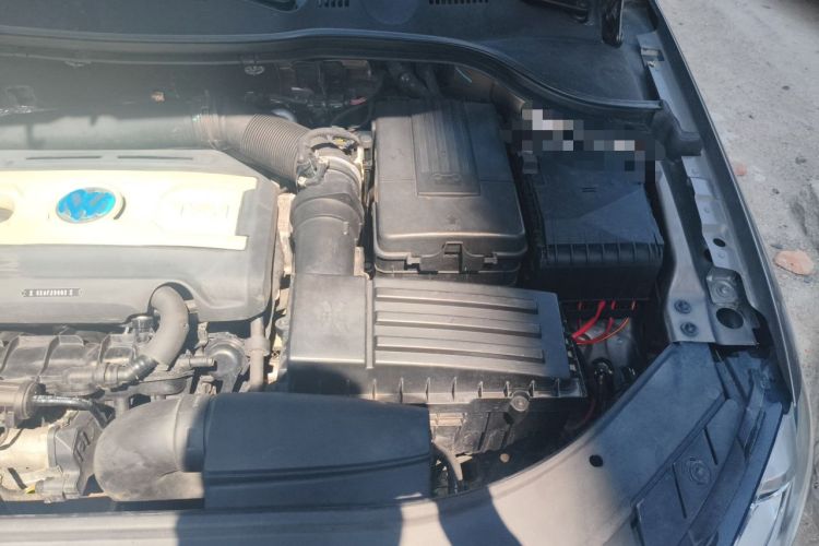 Used Volkswagen Magotan 2016 1.8TSI Smart Comfort Model Engine Bay Left