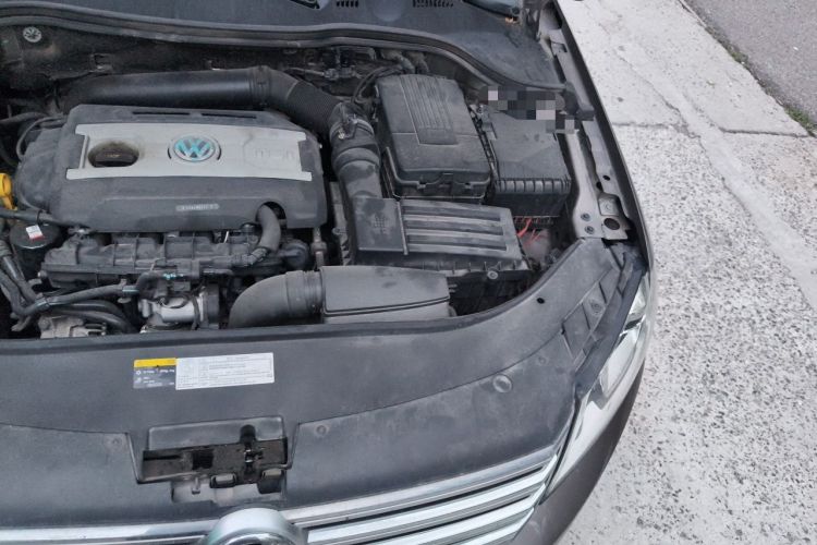 Used Volkswagen Magotan 2016 2.0 TSI Luxury Comfort Version Engine Bay Left