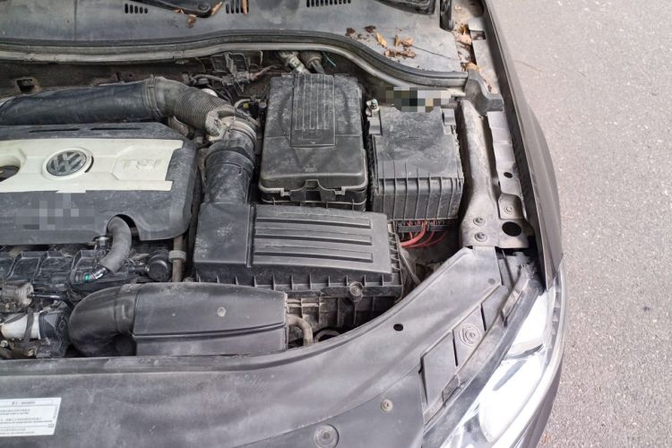 Used Volkswagen Magotan 2016 1.8TSI Luxury Comfort Model Engine Bay Left