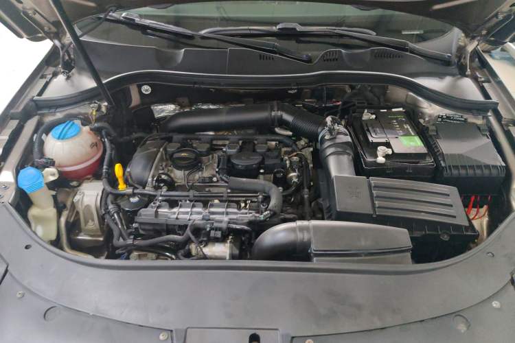 Used Volkswagen Magotan 2016 1.8TSI Smart Comfort Model Engine Bay