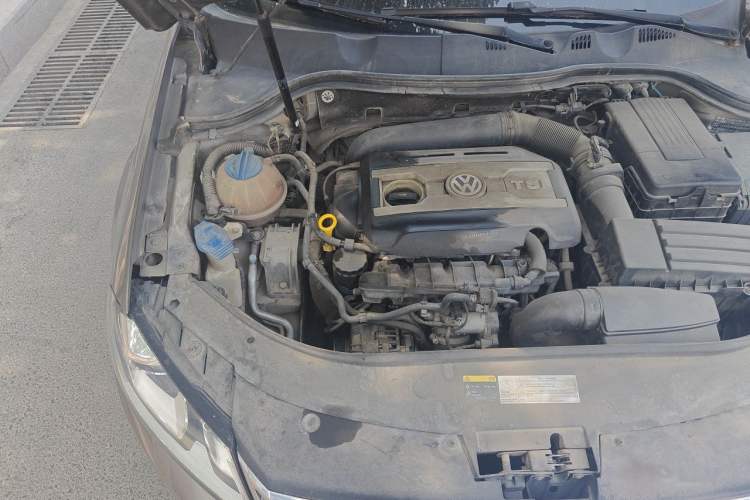 Used Volkswagen Magotan 2016 1.8TSI Smart Enjoyment Leading Model Engine Bay Right