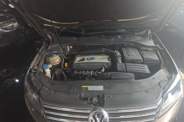 Used Volkswagen Magotan 2016 1.8TSI Smart Comfort Model Engine Bay