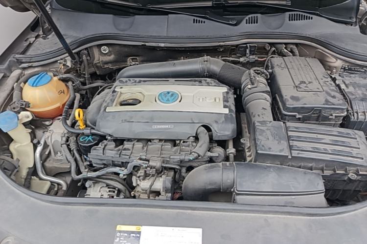 Used Volkswagen Magotan 2016 1.8TSI Smart Comfort Model Engine Bay