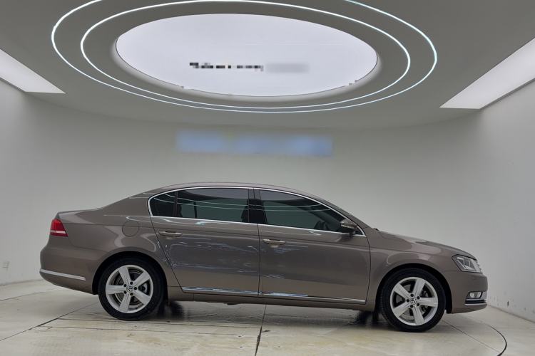 Used Volkswagen Magotan 2016 2.0 TSI Luxury Comfort Version Exterior 3