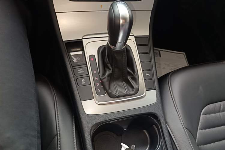 Used Volkswagen Magotan 2016 1.8TSI Smart Comfort Model Gear Lever