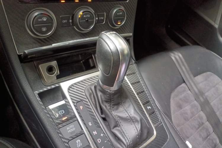 Used Volkswagen Magotan 2016 1.8TSI Luxury Comfort Model Gear Lever