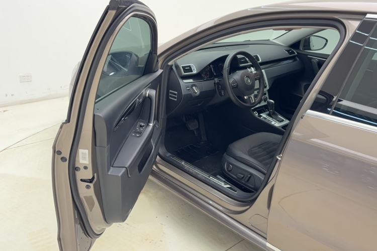 Used Volkswagen Magotan 2016 2.0 TSI Luxury Comfort Version Interior 1