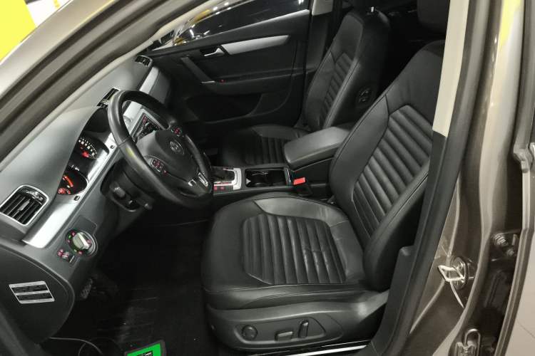 Used Volkswagen Magotan 2016 1.8TSI Smart Comfort Model Left Front Seat