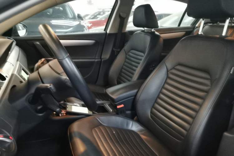 Used Volkswagen Magotan 2016 1.8TSI Smart Comfort Model Left Front Seat