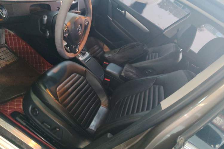 Used Volkswagen Magotan 2016 1.8TSI Smart Comfort Model Left Front Seat