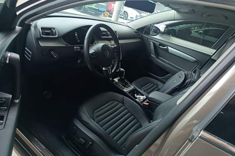 Used Volkswagen Magotan 2016 1.8TSI Smart Comfort Model Left Front Seat