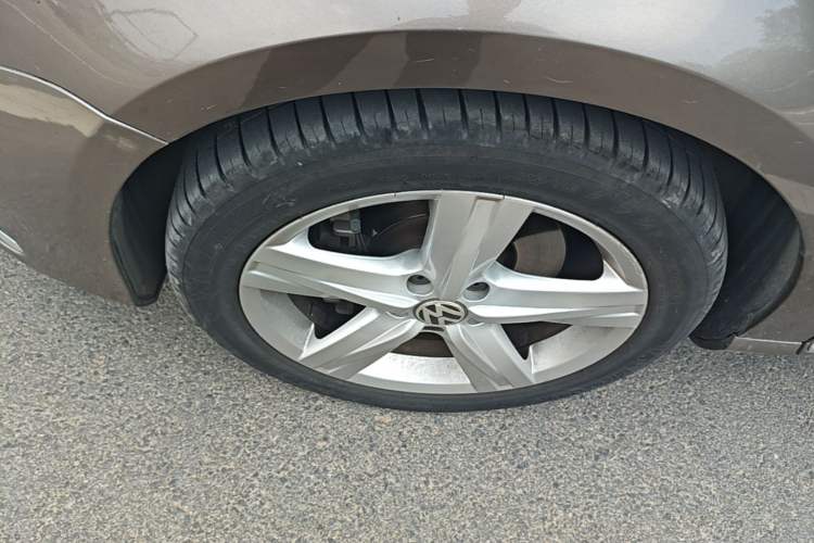 Used Volkswagen Magotan 2016 1.8TSI Luxury Comfort Model Left Front Wheel Hub