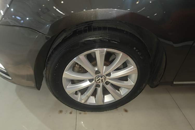Used Volkswagen Magotan 2016 1.8TSI Smart Comfort Model Left Front Wheel Hub