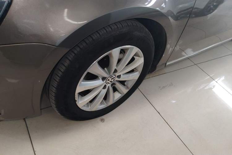 Used Volkswagen Magotan 2016 1.8TSI Smart Comfort Model Left Front Wheel Hub