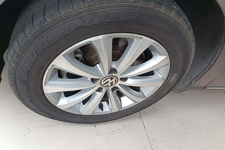 Used Volkswagen Magotan 2016 1.8TSI Smart Comfort Model Left Front Wheel Hub