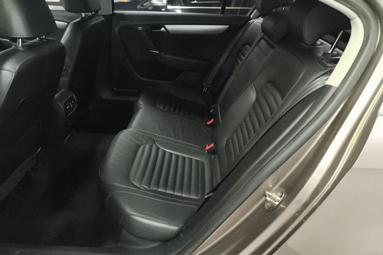 Used Volkswagen Magotan 2016 1.8TSI Smart Comfort Model Left Rear Seat