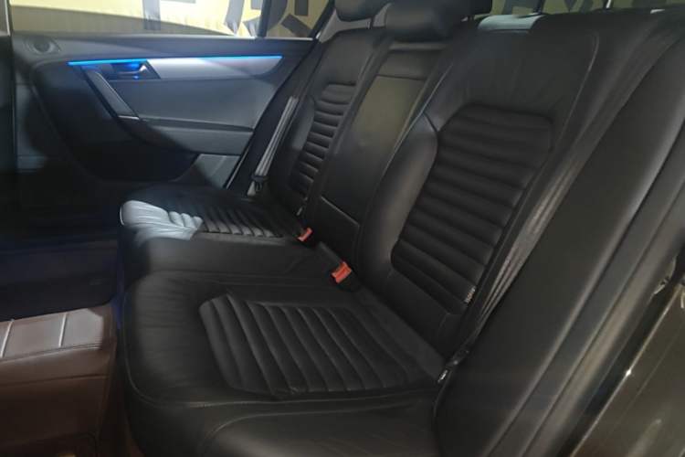 Used Volkswagen Magotan 2016 1.8TSI Smart Comfort Model Left Rear Seat
