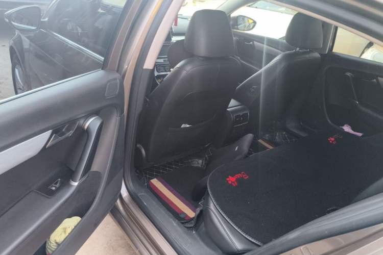 Used Volkswagen Magotan 2016 1.8TSI Smart Comfort Model Left Rear Seat