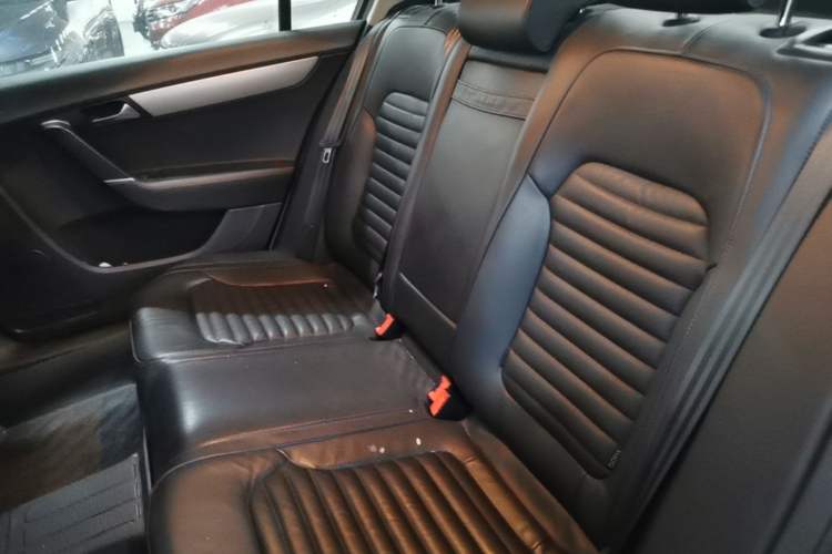 Used Volkswagen Magotan 2016 1.8TSI Smart Comfort Model Left Rear Seat