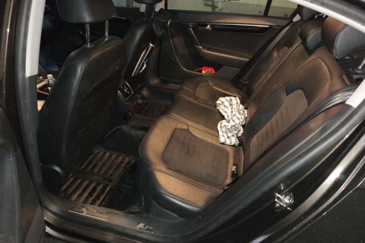 Used Volkswagen Magotan 2016 1.8TSI Luxury Comfort Model Left Rear Seat