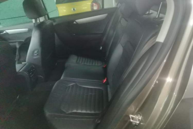 Used Volkswagen Magotan 2016 1.8TSI Smart Comfort Model Left Rear Seat