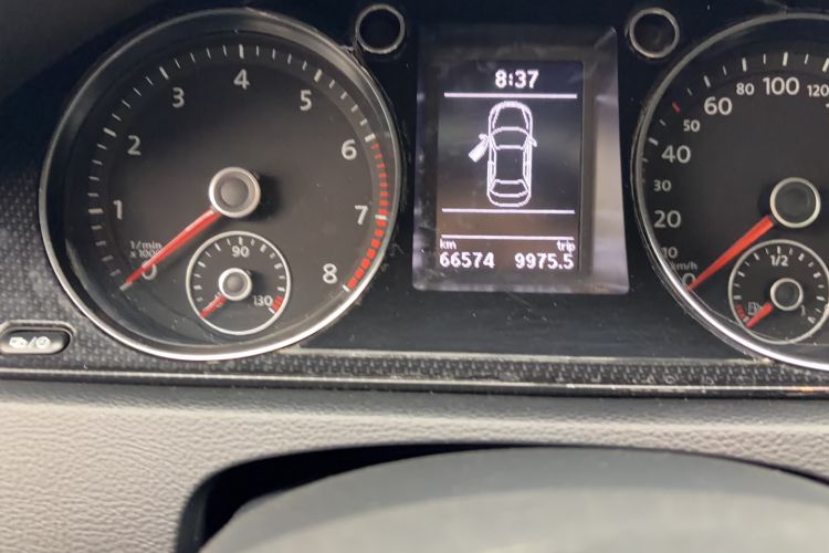 Used Volkswagen Magotan 2016 2.0 TSI Luxury Comfort Version Odometer Close Up