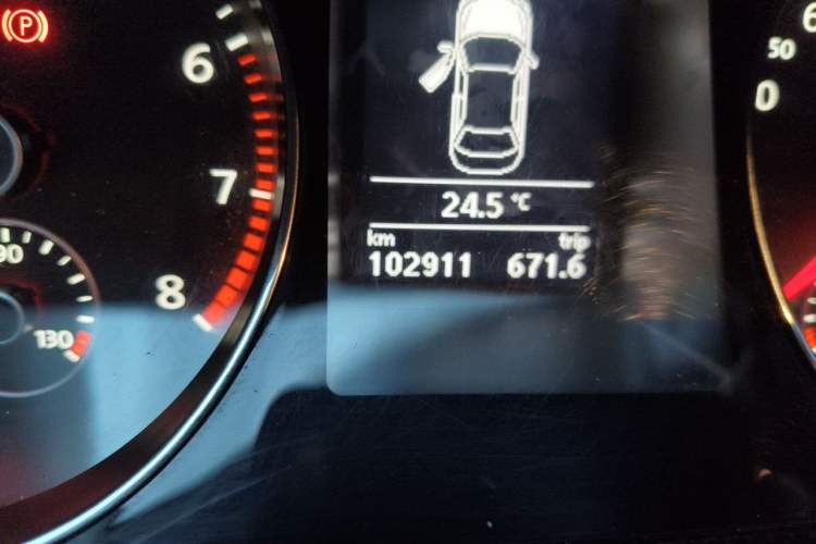 Used Volkswagen Magotan 2016 2.0 TSI Luxury Comfort Version Odometer Close Up