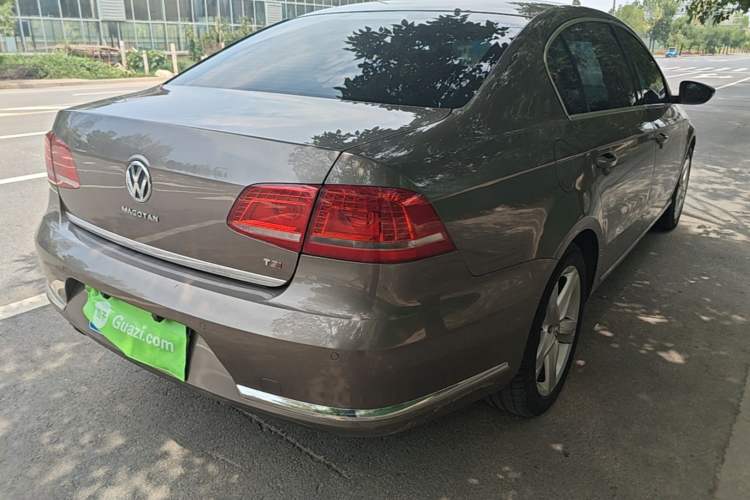 Used Volkswagen Magotan 2016 1.8TSI Luxury Comfort Model Rear Right 45 Deg