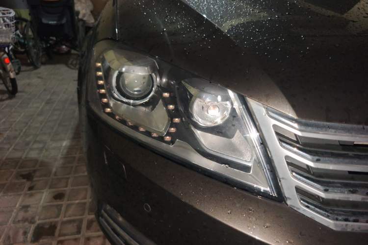 Used Volkswagen Magotan 2016 1.8TSI Luxury Comfort Model Right Front Headlight